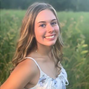 Meet your Posher, Ella